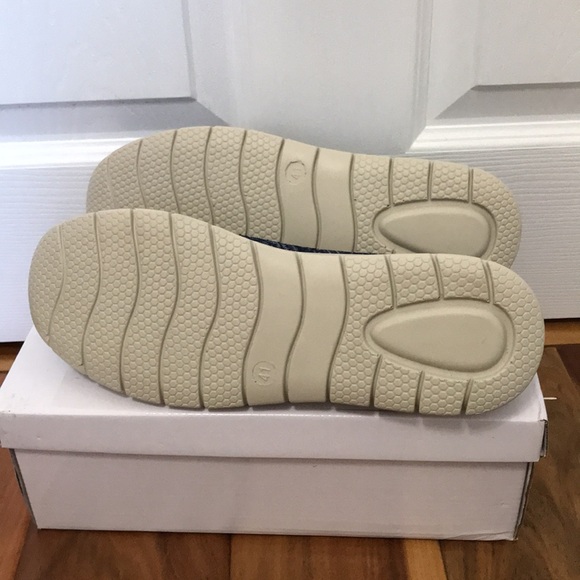 Sketchers City Collection slip ons - Picture 7 of 7